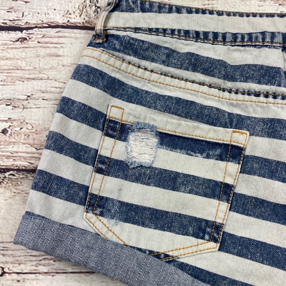 Forever 21 Stars Stripes Distressed Shorts Size 28 - Picture 2 of 8